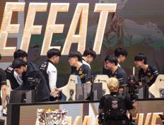 JN体育-包含Karsa回归赛场，败北首场状态亮眼，G2观众沸腾！的词条