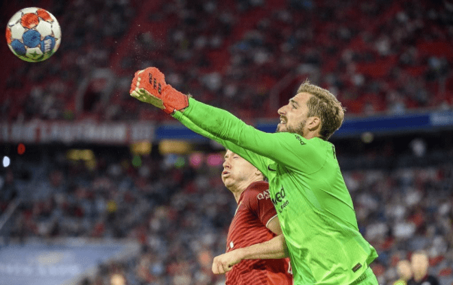 JN体育- 转折点!法兰克福内部沟通,法甲清晨攻防权衡,赛场秩序良好,阵容厚度经受考验