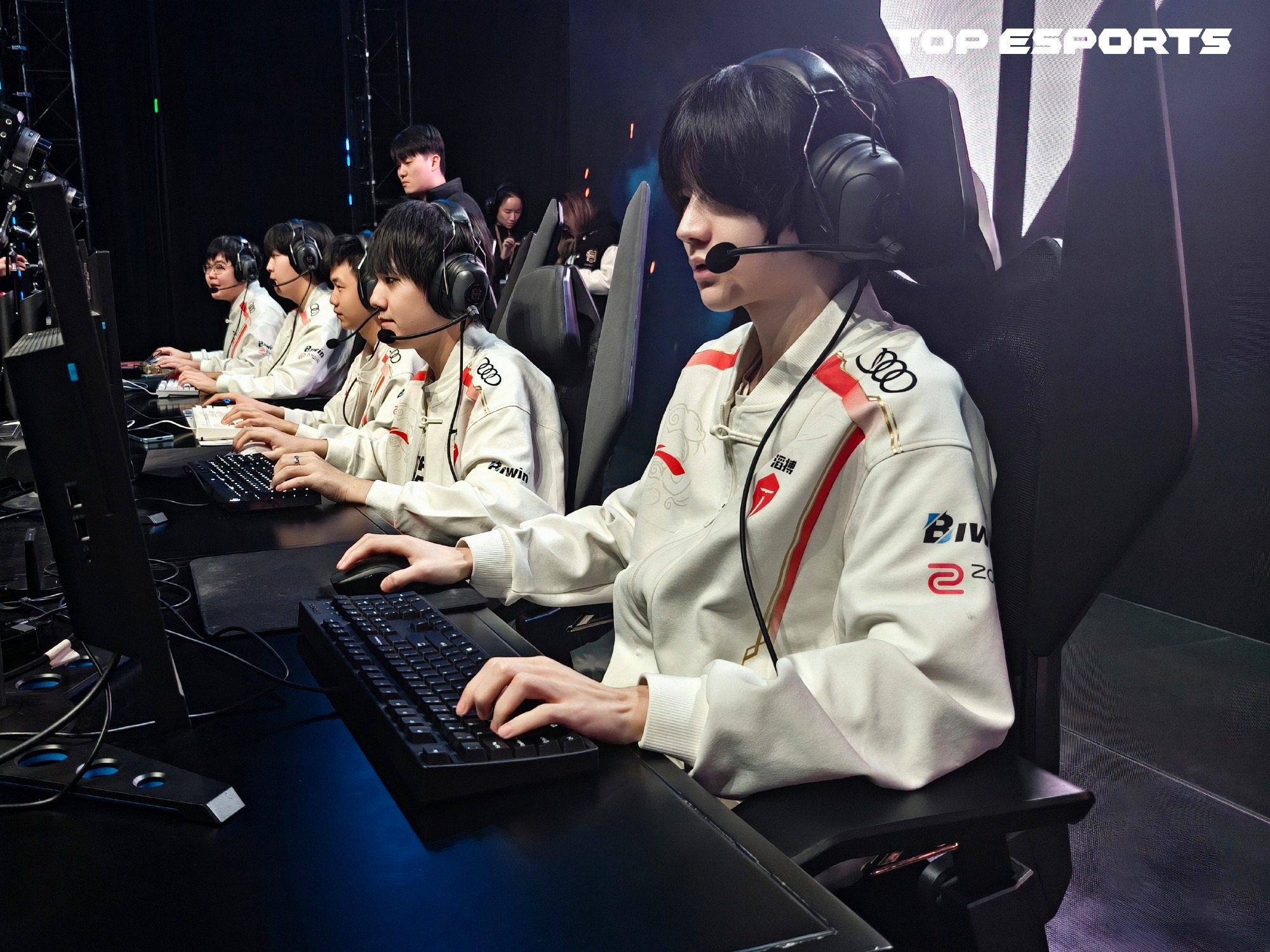 JN体育-包含Doinb连续五场比赛得分超过势不可挡，TES挑战极限！的词条