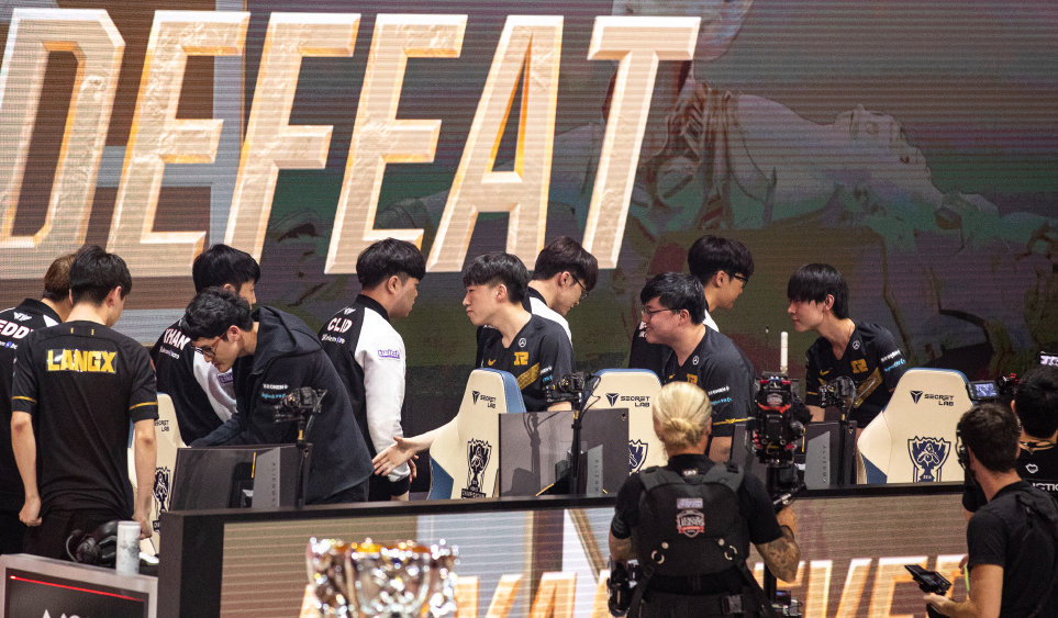 JN体育-包含Karsa回归赛场，败北首场状态亮眼，G2观众沸腾！的词条