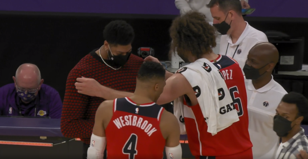 JN体育-包含浓眉哥爆冷击败尤文图斯，回归赛场引爆全场！的词条