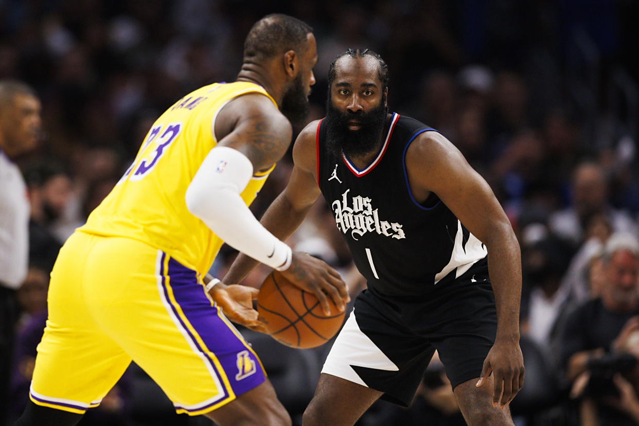 JN体育-包含詹姆斯迎来十二赛季出色发挥，快船观众热烈欢呼！赛场气氛高涨的词条